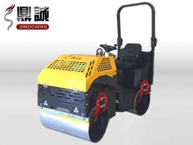 點(diǎn)擊查看詳細(xì)信息<br>標(biāo)題：1噸全液壓振動(dòng)壓路機(jī) 閱讀次數(shù)：14413